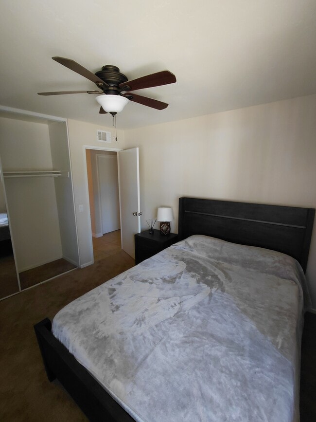 575 Pierpont Dr in Costa Mesa, CA - Foto de edificio - Building Photo