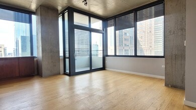 235 W Van Buren St in Chicago, IL - Building Photo - Building Photo