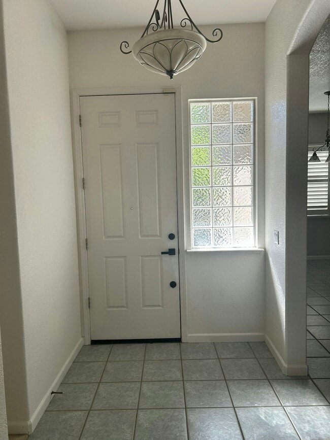 110 Eastbrook Way in Sacramento, CA - Building Photo - Building Photo