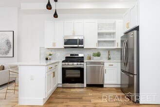 STUNNING TRUE 4 BED 2 BATH IN PRIME BUSHWICK TOWNHOUSE, Unit 3 in Brooklyn, NY - Building Photo - Building Photo