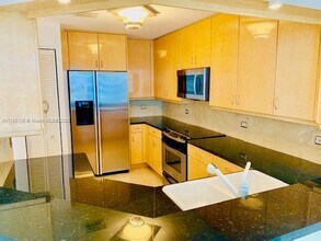 801 Brickell Key Blvd in Miami, FL - Building Photo - Building Photo