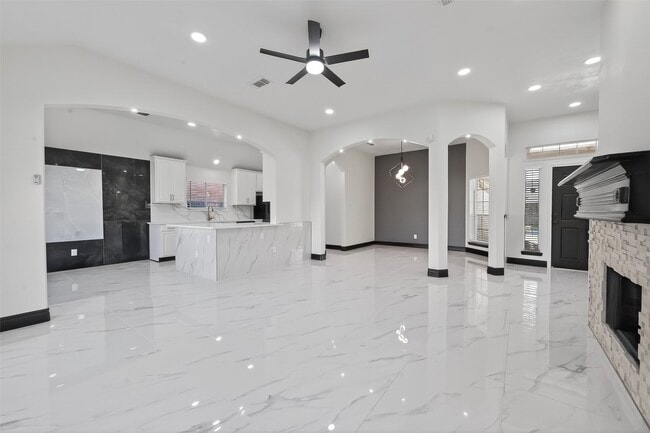 10703 White Bridge Ln in Sugar Land, TX - Building Photo - Building Photo