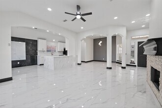 10703 White Bridge Ln in Sugar Land, TX - Building Photo - Building Photo