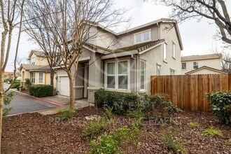 813 Courtyards Loop in Lincoln, CA - Building Photo - Building Photo