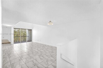 4654 NW 97th Pl in Doral, FL - Building Photo - Building Photo