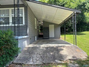 11803 E Gateway Dr SE in Huntsville, AL - Building Photo - Building Photo