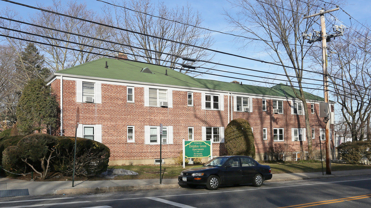 Dolphin-Green Apartments in Port Washington, NY - Foto de edificio