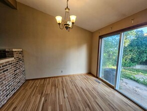 2100 Birchwood Dr NE in Cedar Rapids, IA - Building Photo - Building Photo