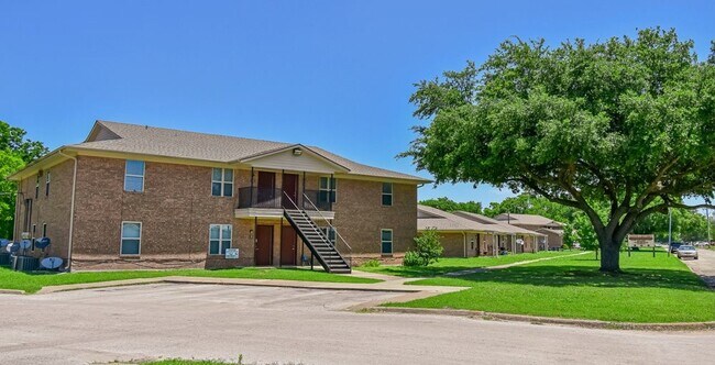 200 Daniels Dr in Kerens, TX - Building Photo - Building Photo