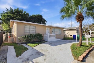 3380 NW 14th St in Miami, FL - Building Photo