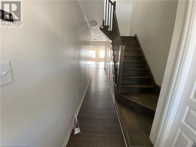 128 S Creek Dr in Kitchener, ON - Building Photo - Building Photo