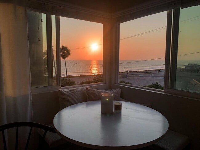 124 45th St, Unit A in Manhattan Beach, CA - Building Photo - Building Photo