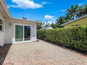 1015 Royal Palm Dr in Naples, FL - Foto de edificio - Building Photo