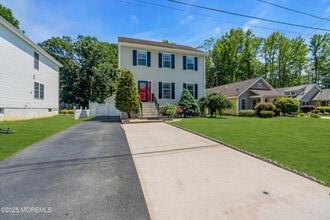 14 Evan Ave in East Windsor, NJ - Building Photo - Building Photo
