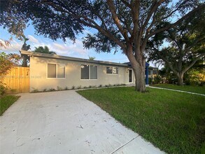3060 NE 4th Ave in Wilton Manors, FL - Building Photo - Building Photo