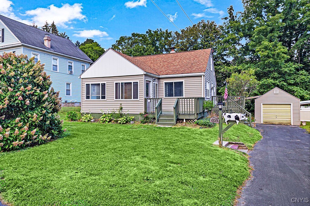 127 1/2-122 Oxford Rd in New Hartford, NY - Building Photo