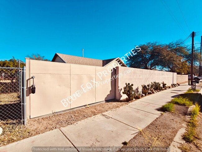 property at 3707 E Glenn St