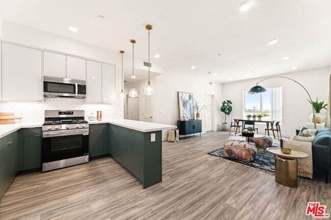 4000 Mont Clair St in Los Angeles, CA - Building Photo - Building Photo