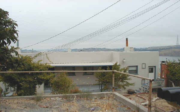 242 Kendall Ave in Crockett, CA - Building Photo