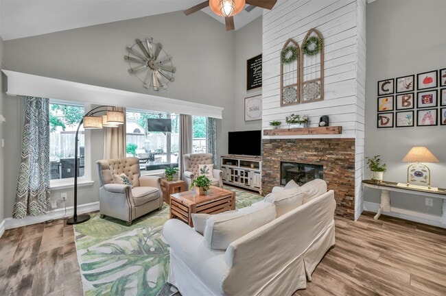 property at 1918 Scenic Park Dr