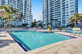 244 Biscayne Blvd, Unit 200 in Miami, FL - Building Photo - Building Photo