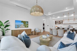 201 8th St S in Naples, FL - Building Photo - Building Photo