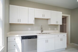 73 E Markison Ave in Columbus, OH - Building Photo - Building Photo