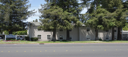 Monterrey Club Apartments in Concord, CA - Foto de edificio - Building Photo