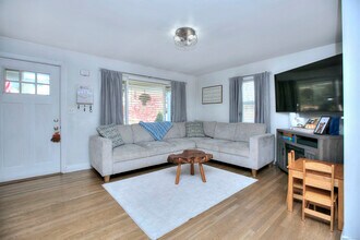 545 Old Stratfield Rd in Fairfield, CT - Building Photo - Building Photo