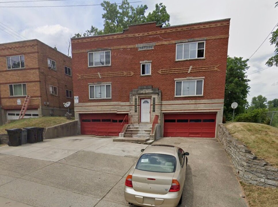 2296 Westwood Northern Blvd-Unit -Apt 2 in Cincinnati, OH - Building Photo