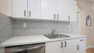 540 15th St in Miami Beach, FL - Building Photo - Building Photo