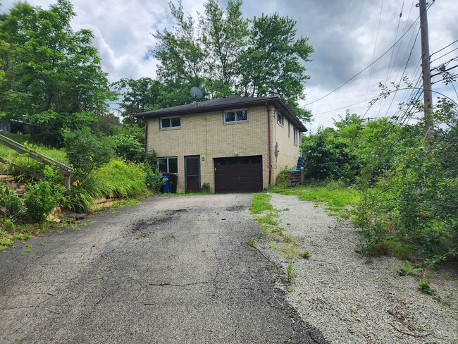 property at 2576 Pitcairn Rd