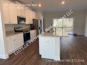 5204 Stream Stone Way in Raleigh, NC - Building Photo - Building Photo