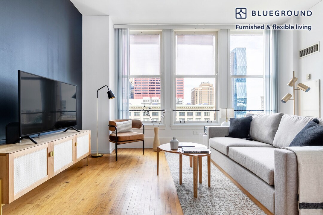 343 S Dearborn St in Chicago, IL - Building Photo