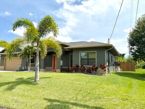 934 SW Excel Ave in Port St. Lucie, FL - Building Photo - Building Photo
