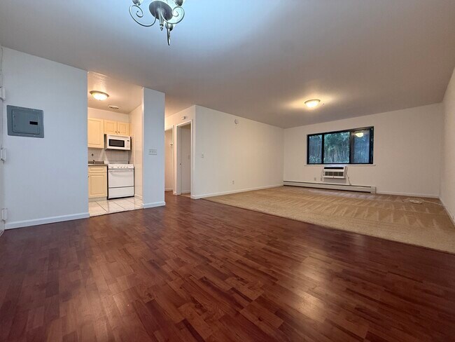 208 Undercliff Ave, Unit B6 in Edgewater, NJ - Foto de edificio - Building Photo