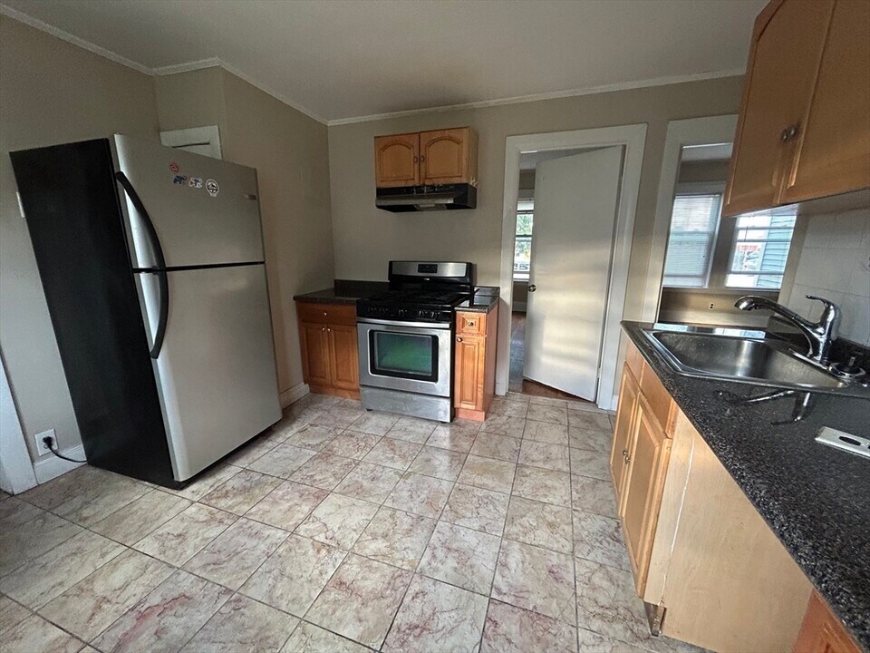 31 Harvard St in Medford, MA - Building Photo