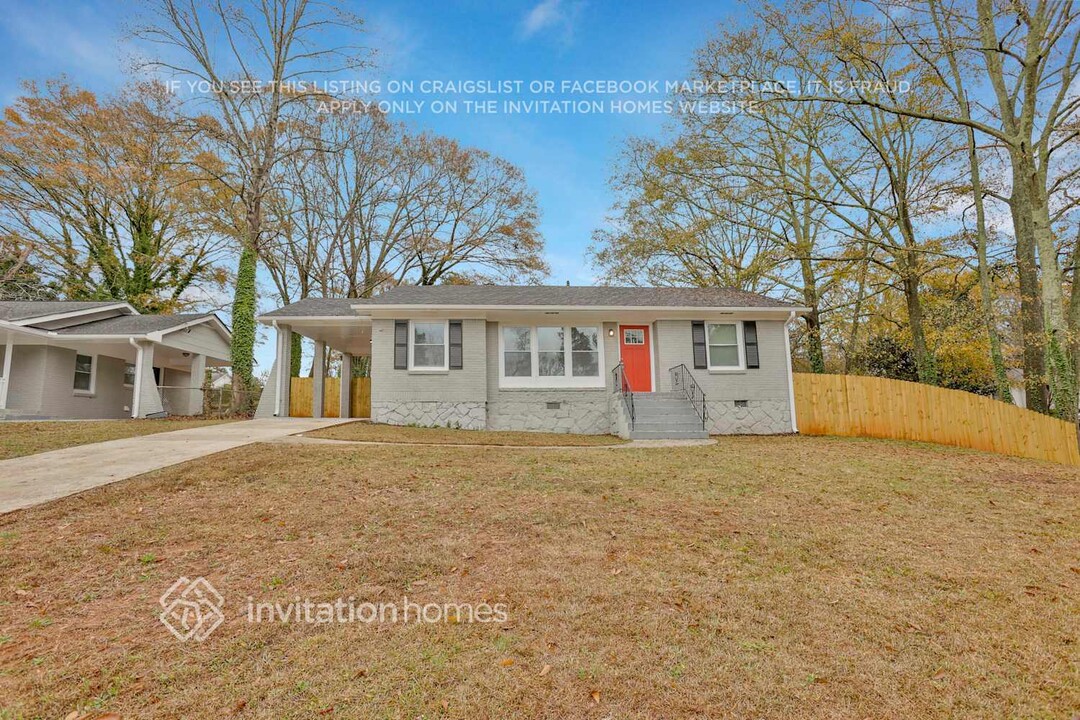 2038 Rebecca Ln in Decatur, GA - Building Photo