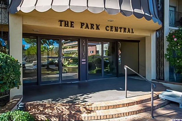 215 N Kenwood St, Unit 201 in Glendale, CA - Building Photo - Building Photo