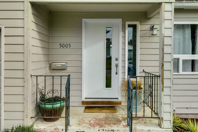 property at 5005 NE Mason Ct