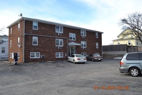 153 Obed Ave in North Providence, RI - Foto de edificio