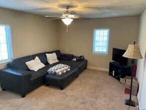 400 Grandview Ct, Unit 416 in Iowa City, IA - Foto de edificio - Building Photo