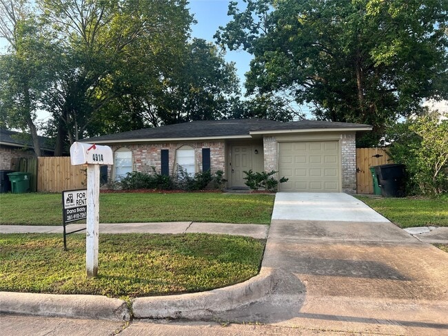 property at 4914 Fairgreen Ln