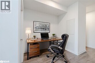 39 Mary St in Barrie, ON - Building Photo - Building Photo