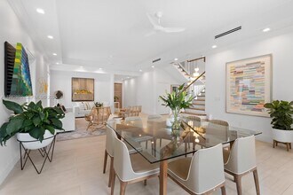 5 Coconut Ln in Key Biscayne, FL - Building Photo - Building Photo