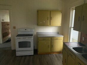 63 Brown St in Barberton, OH - Building Photo - Building Photo