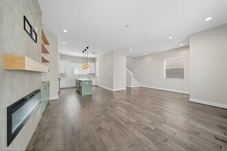8307 Brecha Ln in Houston, TX - Building Photo - Building Photo