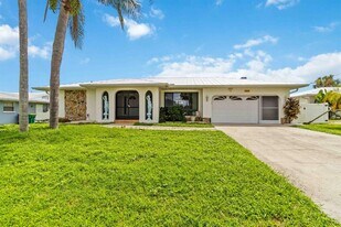 18606 Briggs Cir in Port Charlotte, FL - Building Photo