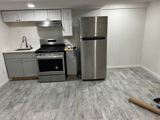 6 Candice Ct in Medford, NY - Foto de edificio - Building Photo