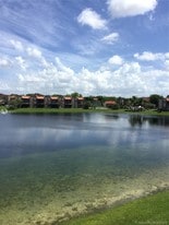 500 W Park Dr, Unit 0 in Miami, FL - Building Photo